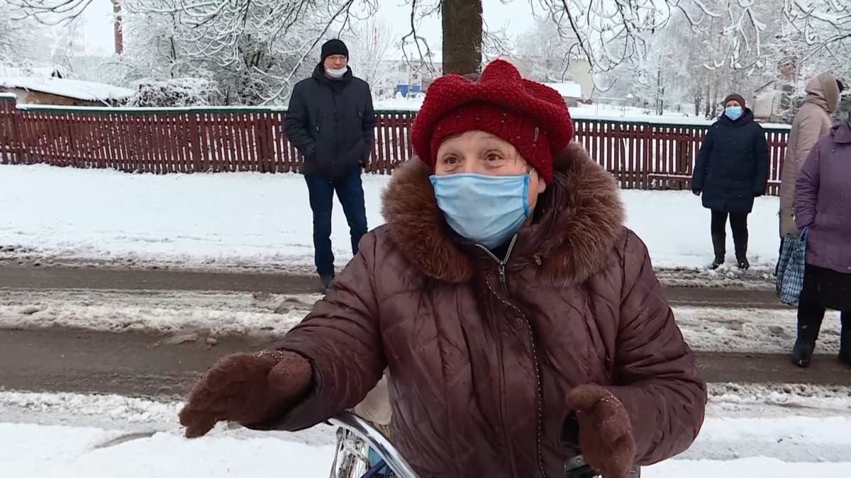 Video: Koronavirus zamořil celou ukrajinskou vesnici, podlehl i místní lékař
